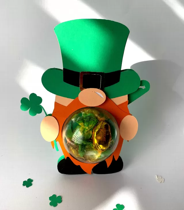 WITH Iris Shutter St. Patricks Gnome